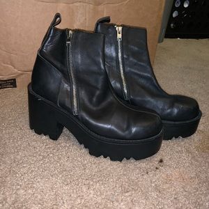 100% leather ankle boots